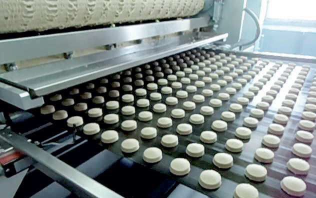 Промышленные двухбункерные экструзионно-формовочные машины