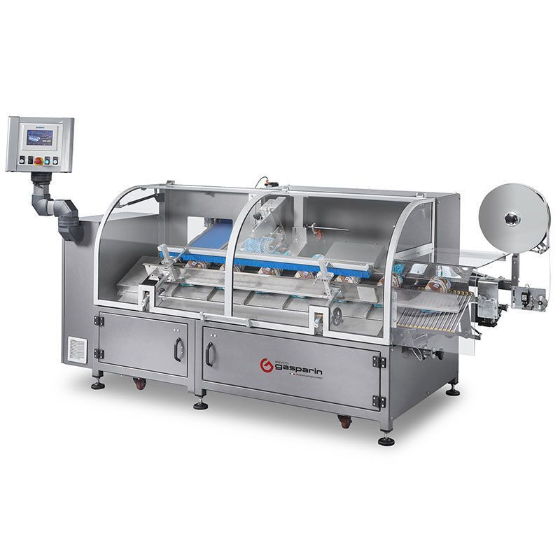 нарезка и упаковка булочек в пакеты с клипсой