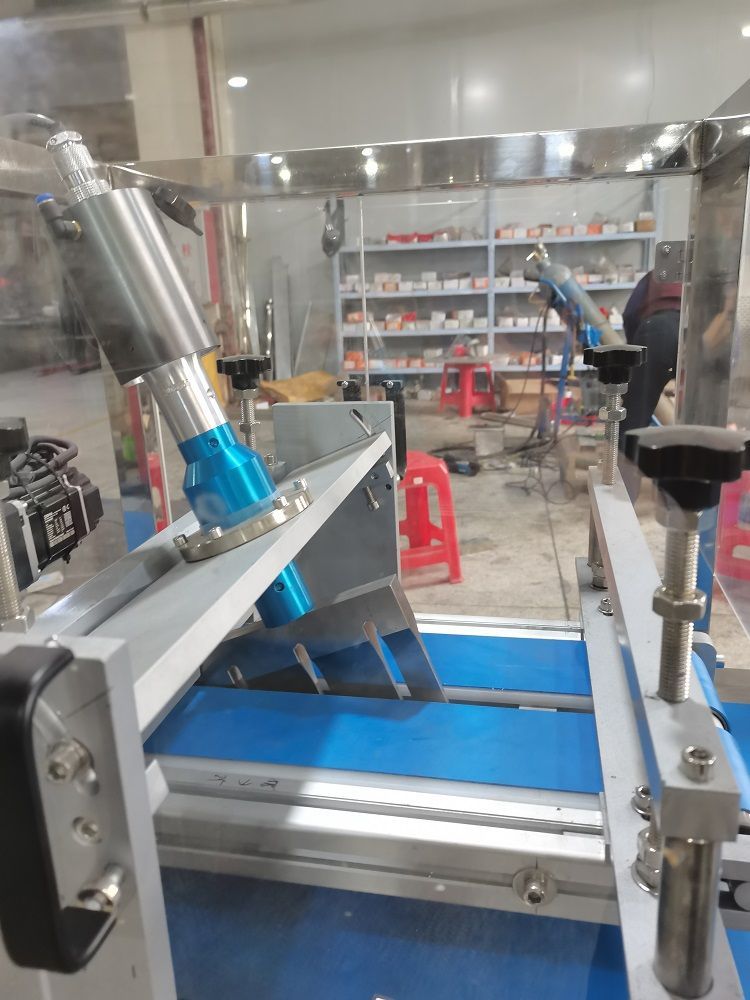 Ультразвуковой слайсер для резки (сэндвичей) WS-160K