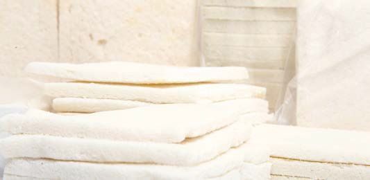 Нарезка и упаковка тостового хлеба без корочки (трамеццино)